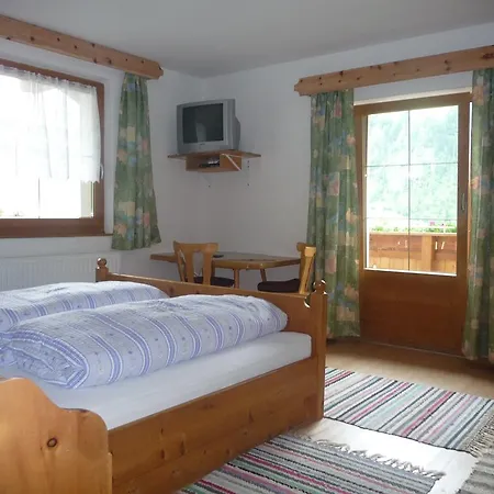 Familie Neunhaeuserer Neustift im Stubaital